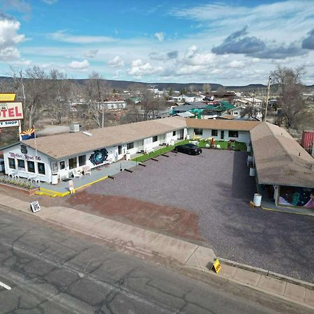 The Aztec Motel & Creative Space Seligman Exterior photo