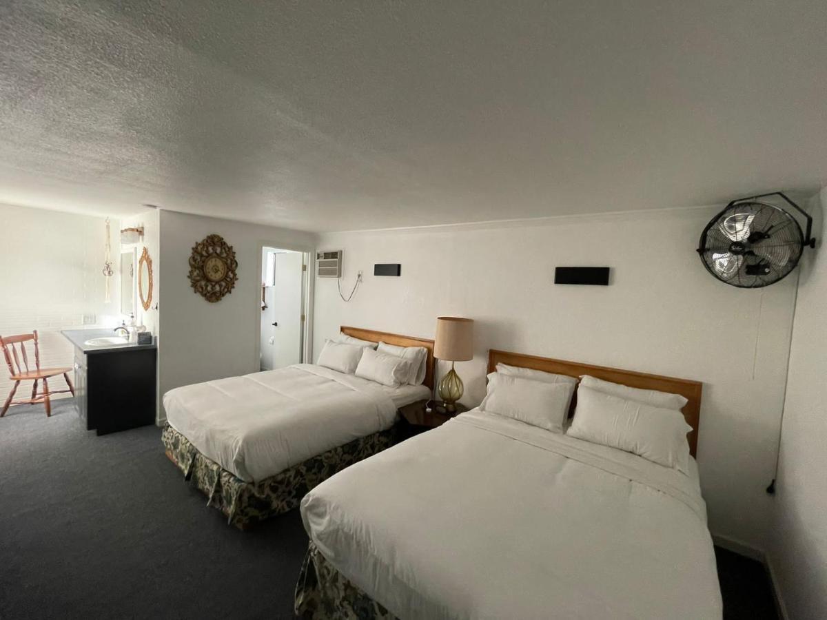 The Aztec Motel & Creative Space Seligman Exterior photo