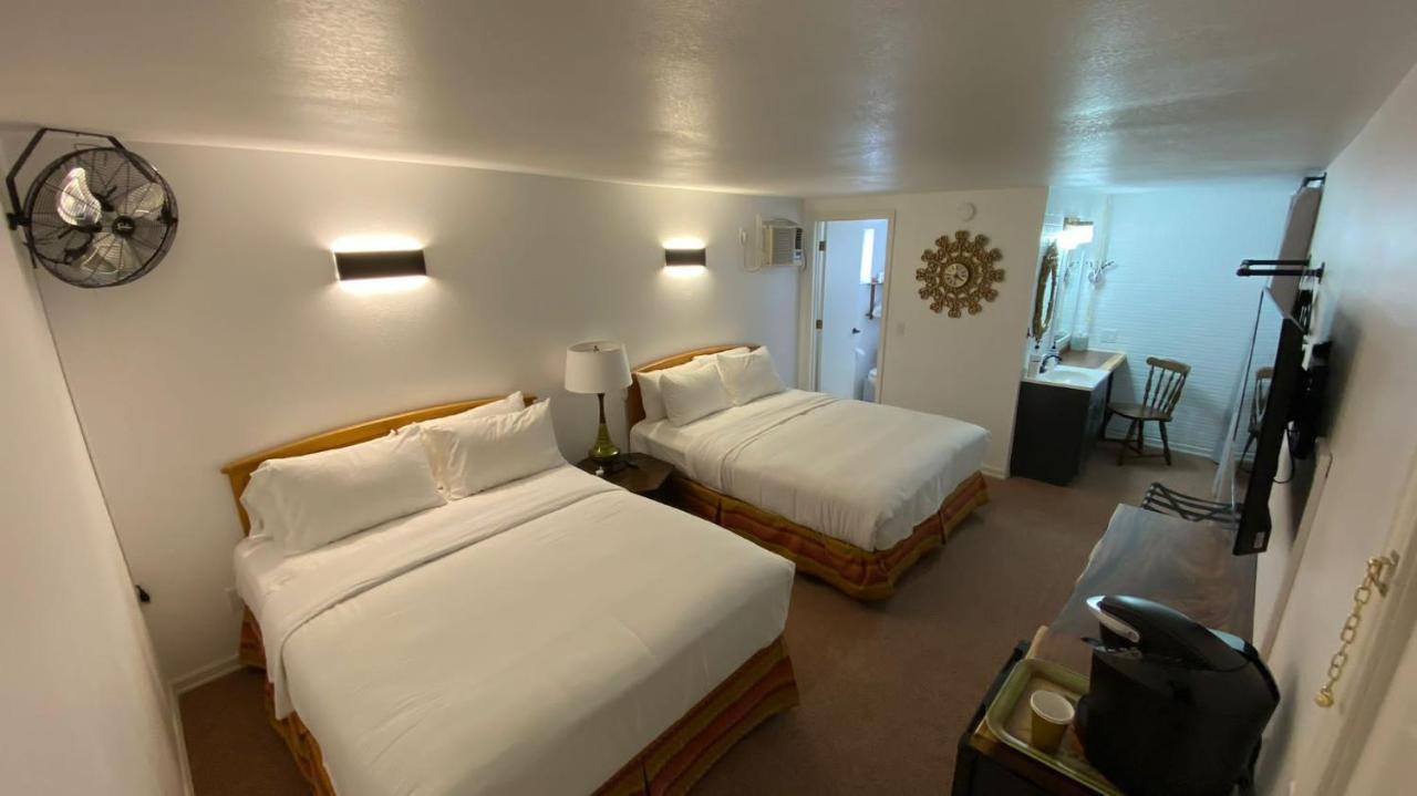 The Aztec Motel & Creative Space Seligman Exterior photo