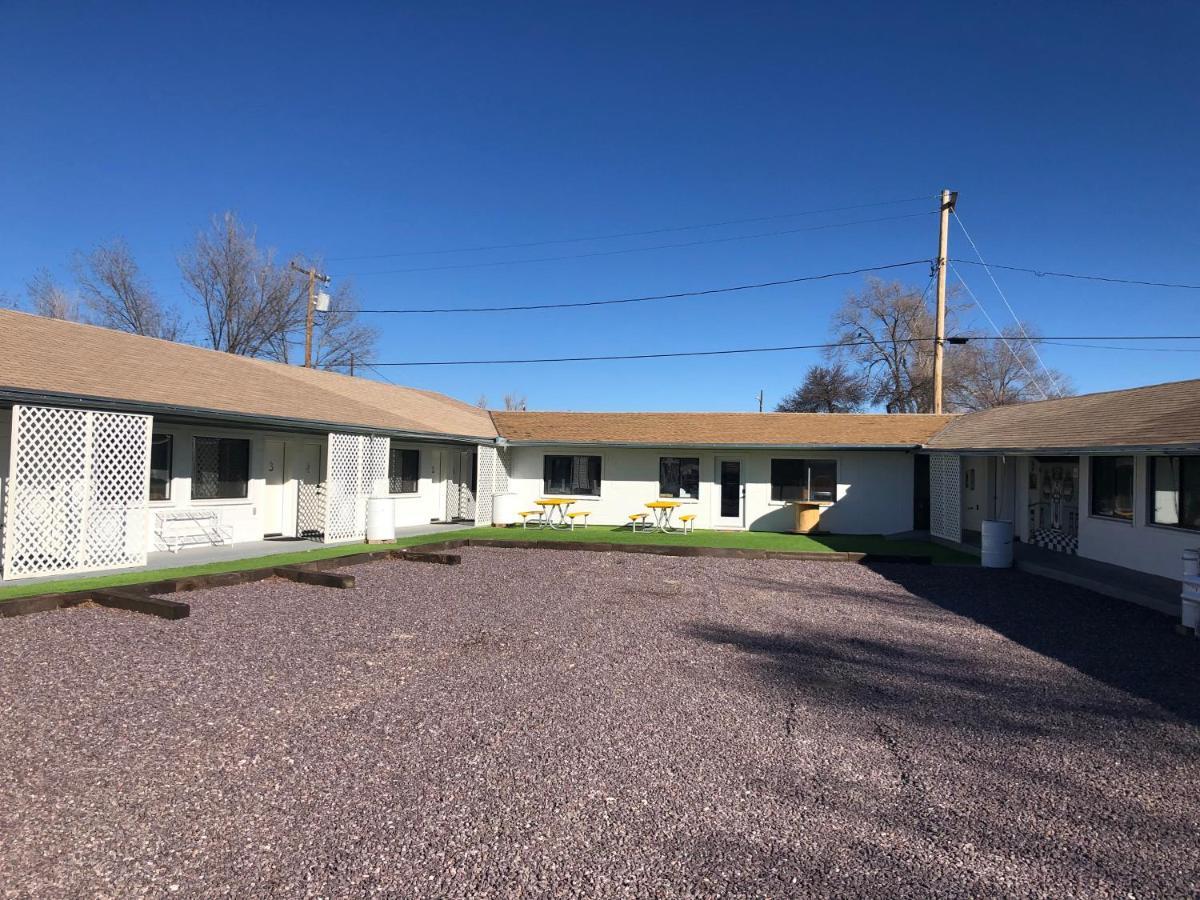 The Aztec Motel & Creative Space Seligman Exterior photo