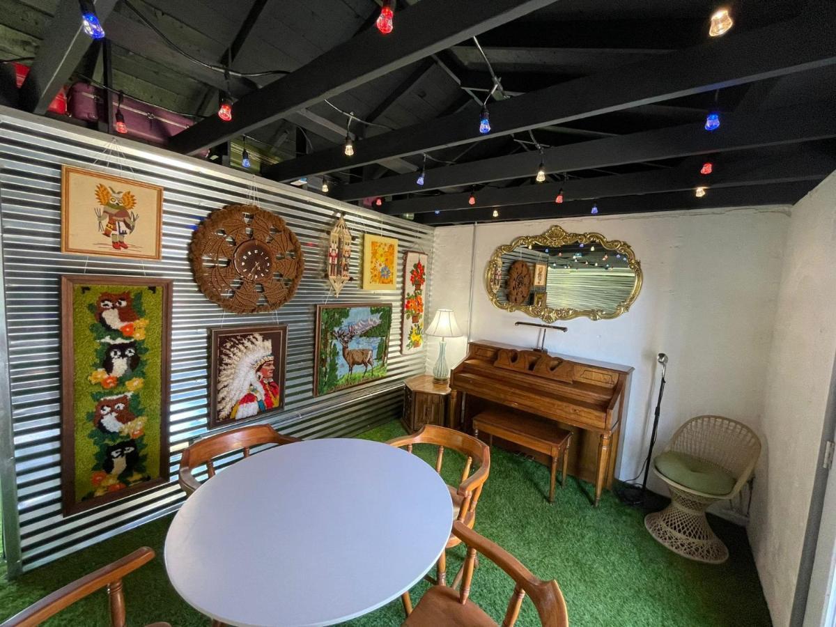 The Aztec Motel & Creative Space Seligman Exterior photo