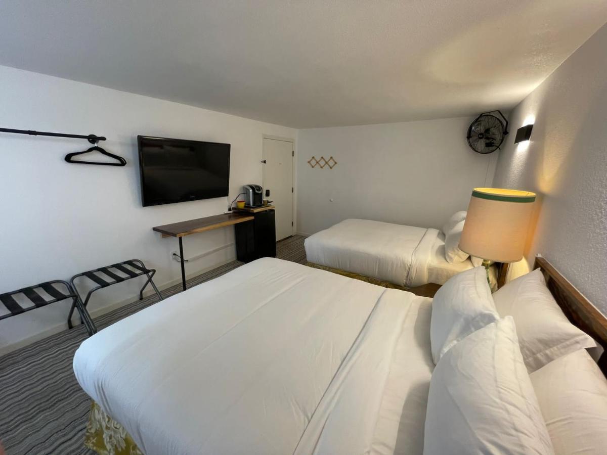 The Aztec Motel & Creative Space Seligman Exterior photo