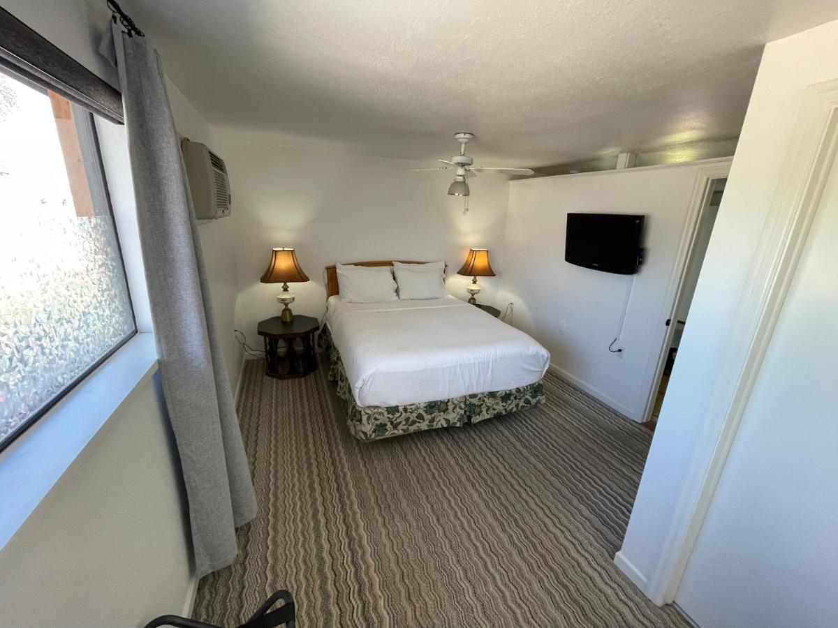 The Aztec Motel & Creative Space Seligman Exterior photo