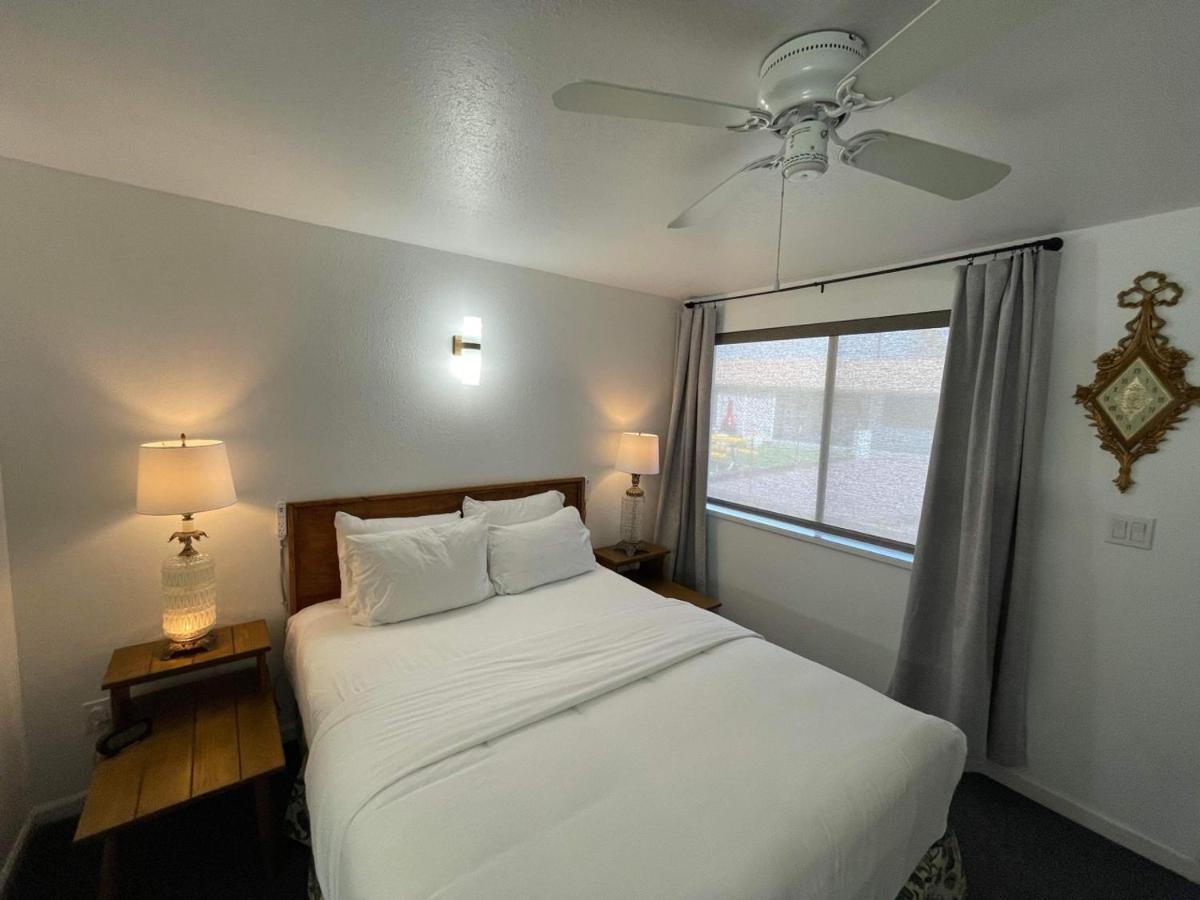 The Aztec Motel & Creative Space Seligman Exterior photo